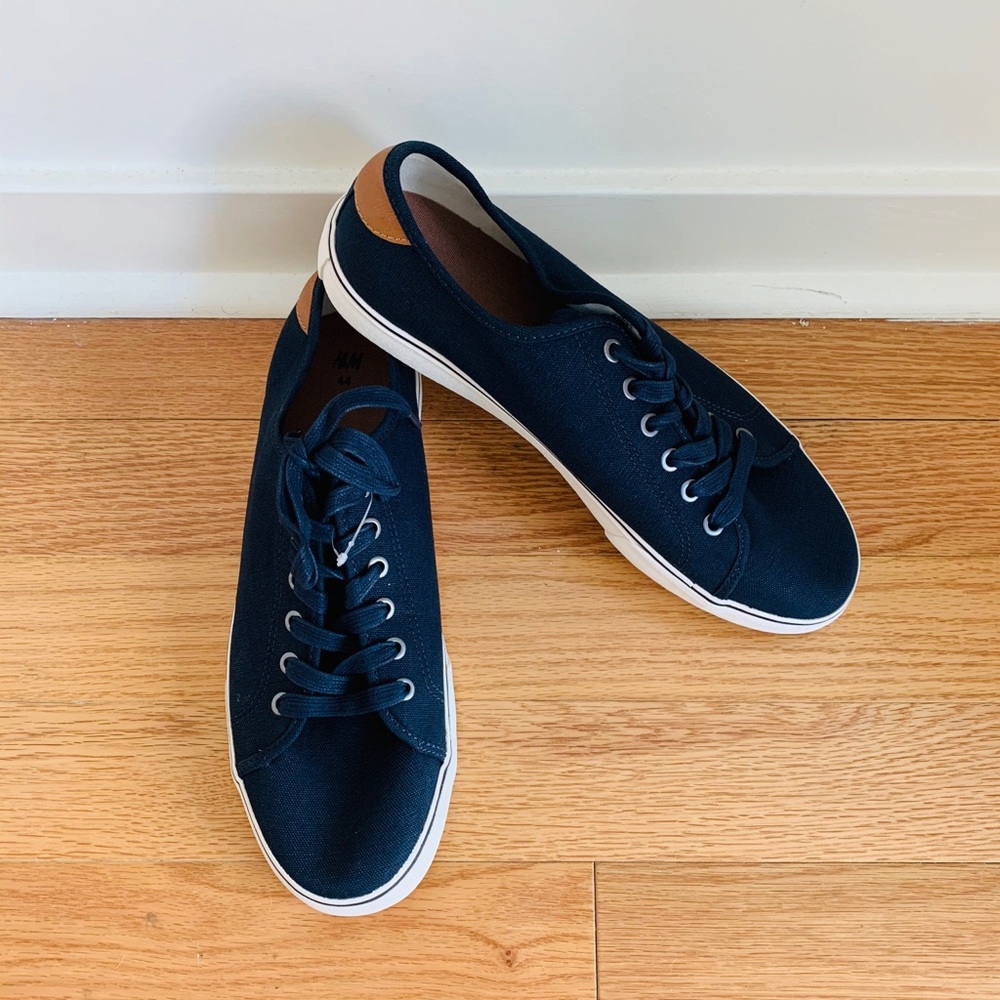 Navy Blue Low Top Sneaker w Brown Leather Heal